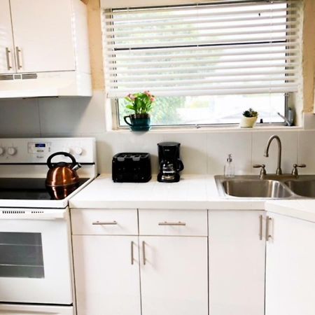 Modern 2/1 Apt Near Midtown And Beaches 마이애미 외부 사진