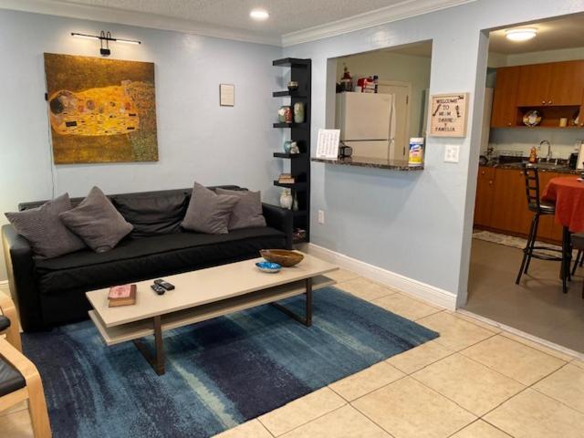 Modern 2/1 Apt Near Midtown And Beaches 마이애미 외부 사진