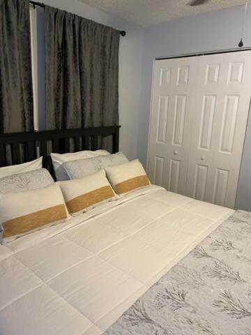 Modern 2/1 Apt Near Midtown And Beaches 마이애미 외부 사진