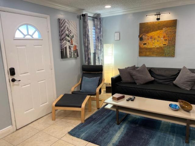 Modern 2/1 Apt Near Midtown And Beaches 마이애미 외부 사진