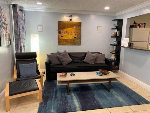 Modern 2/1 Apt Near Midtown And Beaches 마이애미 외부 사진