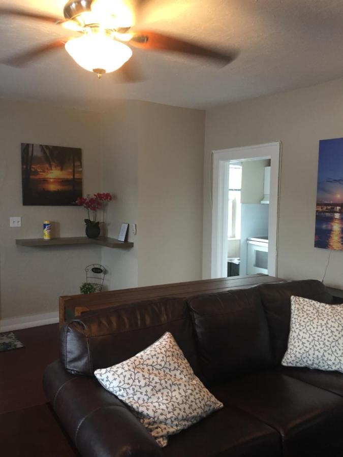 Modern 2/1 Apt Near Midtown And Beaches 마이애미 외부 사진